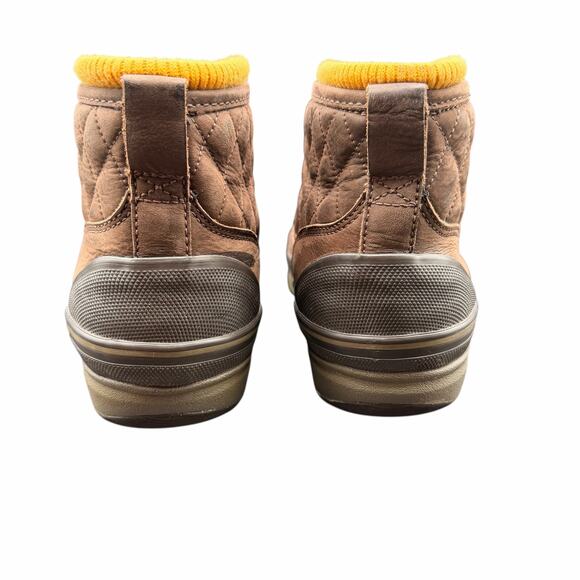 Clarks Muckers Waterproof Quilted Ankle Boots Brown Size 9W - Picture 4 of 13